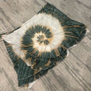 BRAND NEW one size women’s tie dye wrap skirt / coverup
